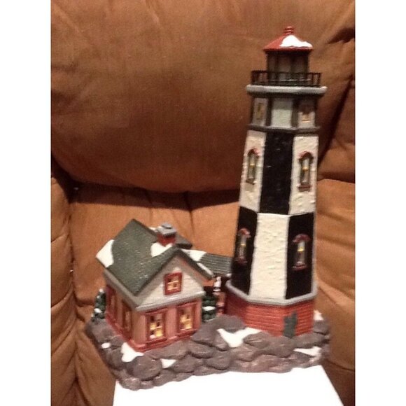 Santas Workbench - Sea Haven Signals Lighthouse - 606-9983 - Picture 4 of 6